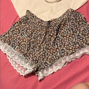 Flowery woman short